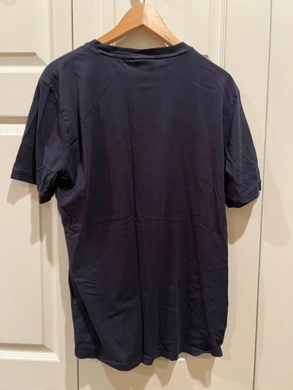 Hugo Boss Black Short-Sleeve Tee with Red Logo Patch - Picture 3 of 4